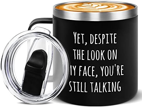 NBOOCUP Вдъхновяващи Подарък със сарказъм за мъже - И все пак, въпреки че изразът на лицето ми, Кафеена Чаша-чаша с капак